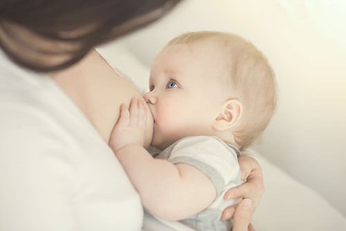 drugabuse-shutter528384532-woman-breastfeeding