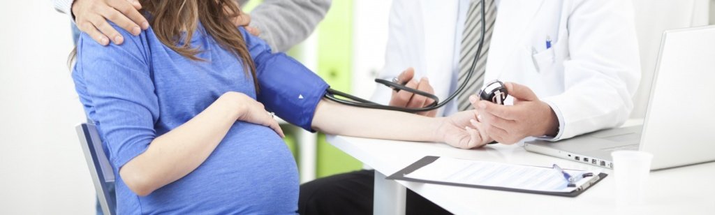 Pregnant_woman_at_medical_office