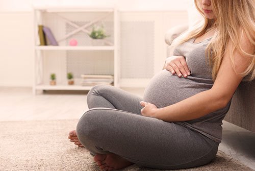 drugabuse-shutter672093388-pregnant-woman-sitting