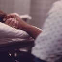 Holding-hands-during-labor